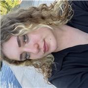 Bonjour je m’appelle Marie-lou et je suis en première année de licence à Lyon, je donne des cours de soutien scolaire en primaire et au collèges. J’enseigne toutes les matières en primaires et toutes les matières au collèges